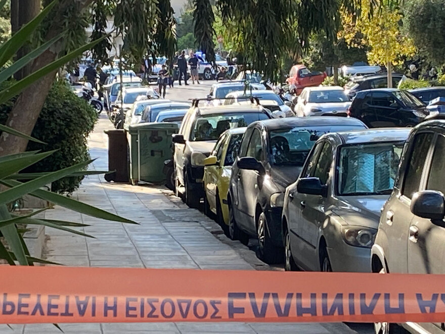 Στο νοσοκομείο Γεννηματάς ο τραυματίας μετά τους πυροβολισμούς έξω από το γήπεδο στη Νέα Σμύρνη - Βίντεο και φωτογραφίες