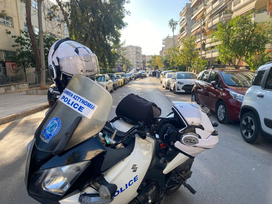Στο νοσοκομείο Γεννηματάς ο τραυματίας μετά τους πυροβολισμούς έξω από το γήπεδο στη Νέα Σμύρνη - Βίντεο και φωτογραφίες