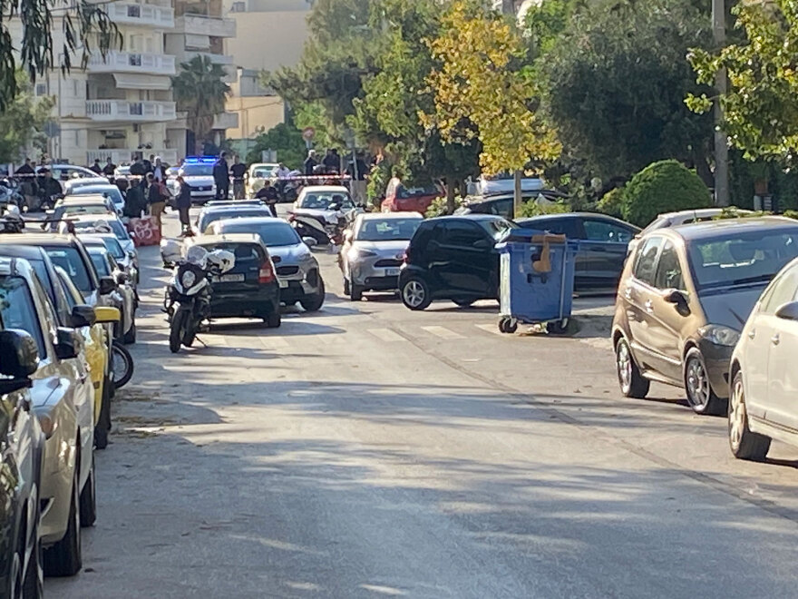 Στο νοσοκομείο Γεννηματάς ο τραυματίας μετά τους πυροβολισμούς έξω από το γήπεδο στη Νέα Σμύρνη - Βίντεο και φωτογραφίες