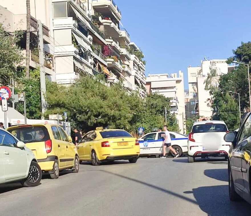 Στο νοσοκομείο Γεννηματάς ο τραυματίας μετά τους πυροβολισμούς έξω από το γήπεδο στη Νέα Σμύρνη - Βίντεο και φωτογραφίες