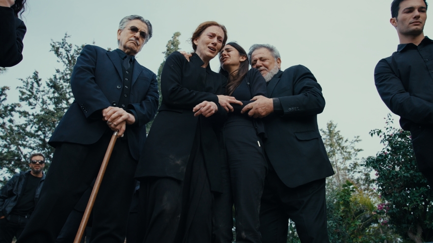 Γη της Ελιάς: Σπαραγμός στην κηδεία του Φίλιππου με τραγικά πρόσωπα τη Βασιλική και τη Χάιδω