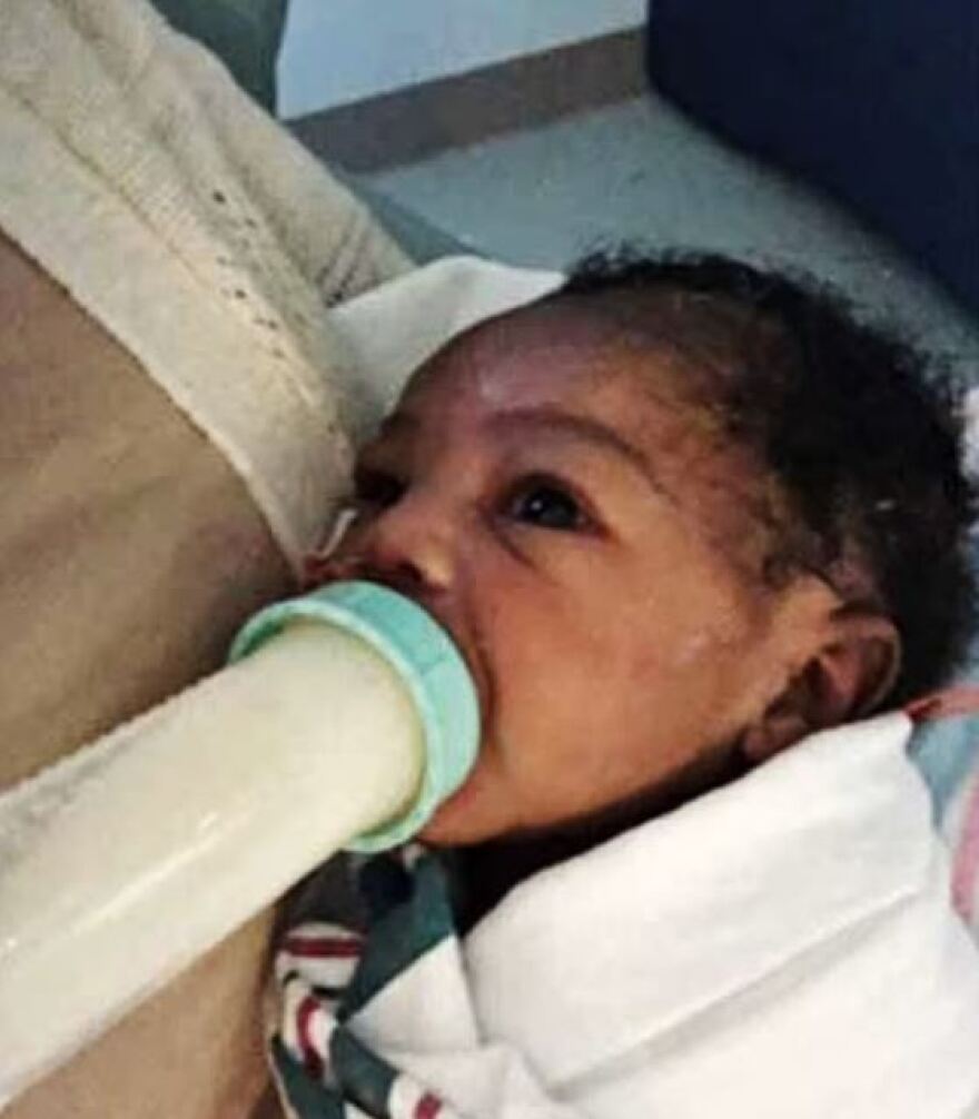 ΗΠΑ: 50 χρόνια στη φυλακή πατέρας που δηλητηρίασε το μητρικό γάλα της 18 μηνών κόρης του για να μην πληρώνει διατροφή