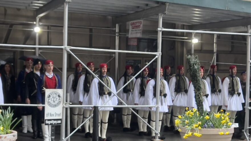 Νέα Υόρκη: Η παρέλαση των Ευζώνων της Προεδρικής Φρουράς για την έπαρση της σημαίας - Βίντεο και φωτογραφίες