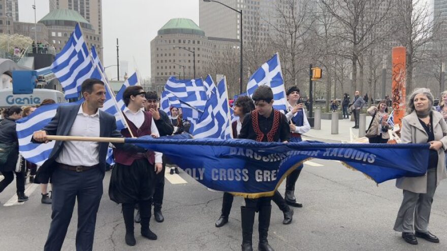 Νέα Υόρκη: Η παρέλαση των Ευζώνων της Προεδρικής Φρουράς για την έπαρση της σημαίας - Βίντεο και φωτογραφίες