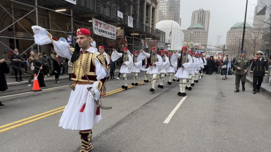 Νέα Υόρκη: Η παρέλαση των Ευζώνων της Προεδρικής Φρουράς για την έπαρση της σημαίας - Βίντεο και φωτογραφίες