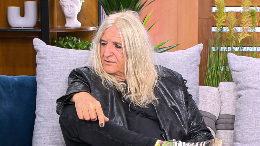 Νίκος Καρβέλας: Δηλώνει οπαδός του Χριστιανισμού - Αν υπάρχει Θεός θα είμαι ένα από τα αγαπημένα του τέκνα