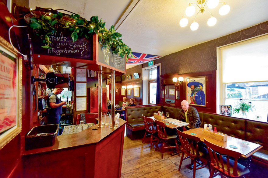 Αναμονή οκτώ χρόνων για μία τσάντα Hermes - Καψόνια σε πλούσιους πελάτες από διάσημα brands που... τερμάτισαν το marketing