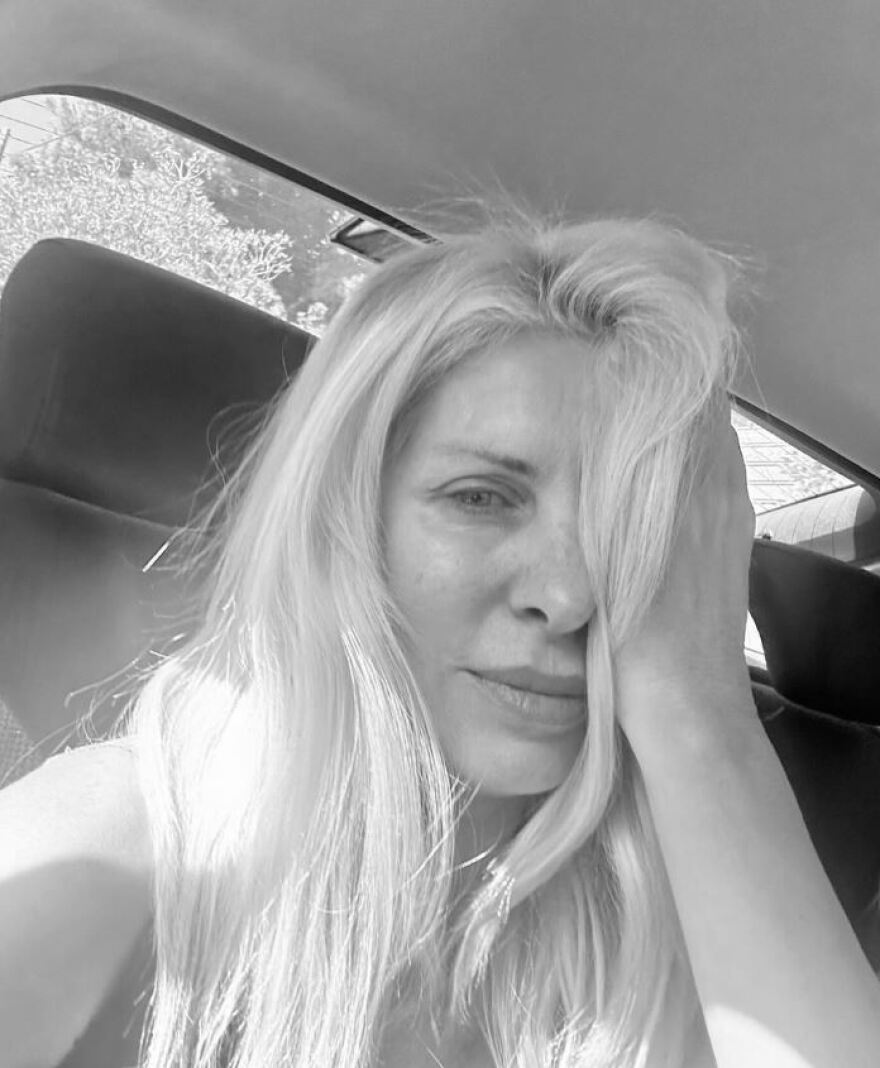 Ελένη Μενεγάκη: Η ασπρόμαυρη φωτογραφία που ανέβασε μέσα από το αυτοκίνητο