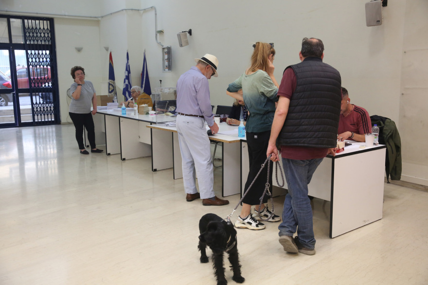 ΣΥΡΙΖΑ: Ψήφισαν 35.000 άτομα έως τις 12:30 - Στις 20:00 κλείνουν οι κάλπες για τους υποψηφίους της ευρωκάλπης