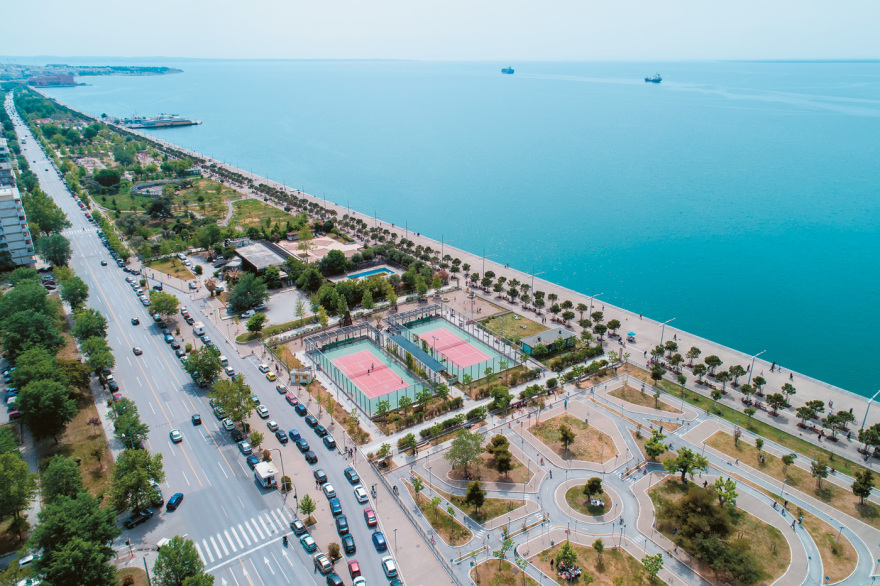 Η κατάρα της Θεσσαλονίκης: Οι προσφυγές εκτροχίασαν όλα τα έργα