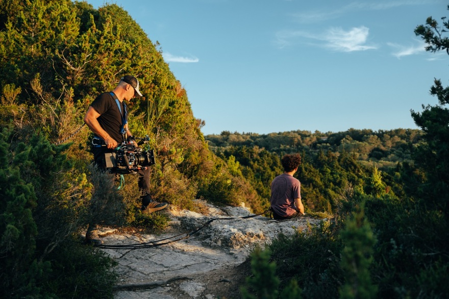 Maestro: Το MEGA κυκλοφόρησε φωτογραφίες από τα γυρίσματα της δεύτερης σεζόν 