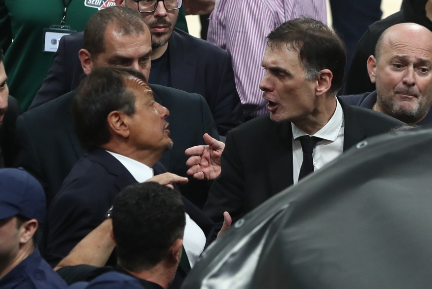 Έντονος διάλογος Αταμάν - Μπαρτζώκα μετά το τέλος του ντέρμπι 