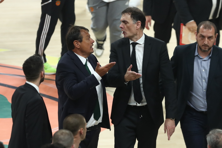 Έντονος διάλογος Αταμάν - Μπαρτζώκα μετά το τέλος του ντέρμπι 