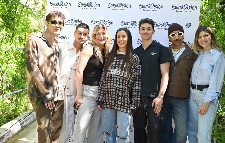 Μαρίνα Σάττι: Εγώ πιστεύω ότι η Ελλάδα είναι η πλαστική καρέκλα και ο μισοτελειωμένος φραπές