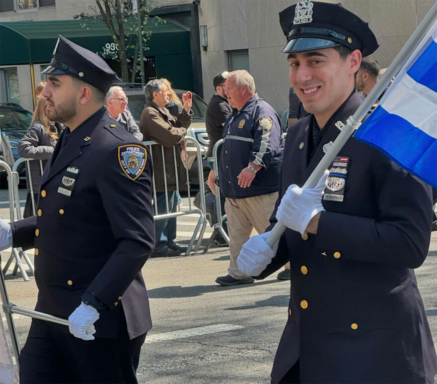 Το Μανχάταν στα χρώματα της Ελλάδας για την 25η Μαρτίου - Δείτε βίντεο από την παρέλαση στην 5η λεωφόρο