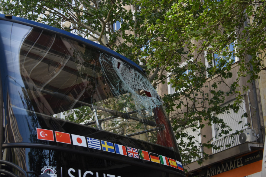 Πανεπιστημίου: Ατύχημα με τουριστικό λεωφορείο - Έξι τραυματίες - Δείτε βίντεο