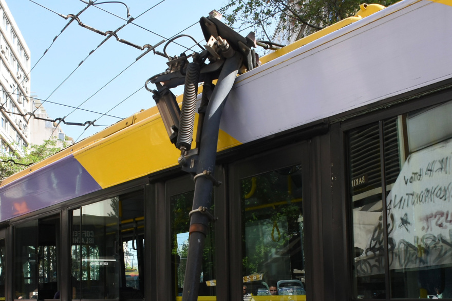 Πανεπιστημίου: Ατύχημα με τουριστικό λεωφορείο - Έξι τραυματίες - Δείτε βίντεο