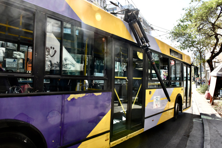 Πανεπιστημίου: Ατύχημα με τουριστικό λεωφορείο - Έξι τραυματίες - Δείτε βίντεο