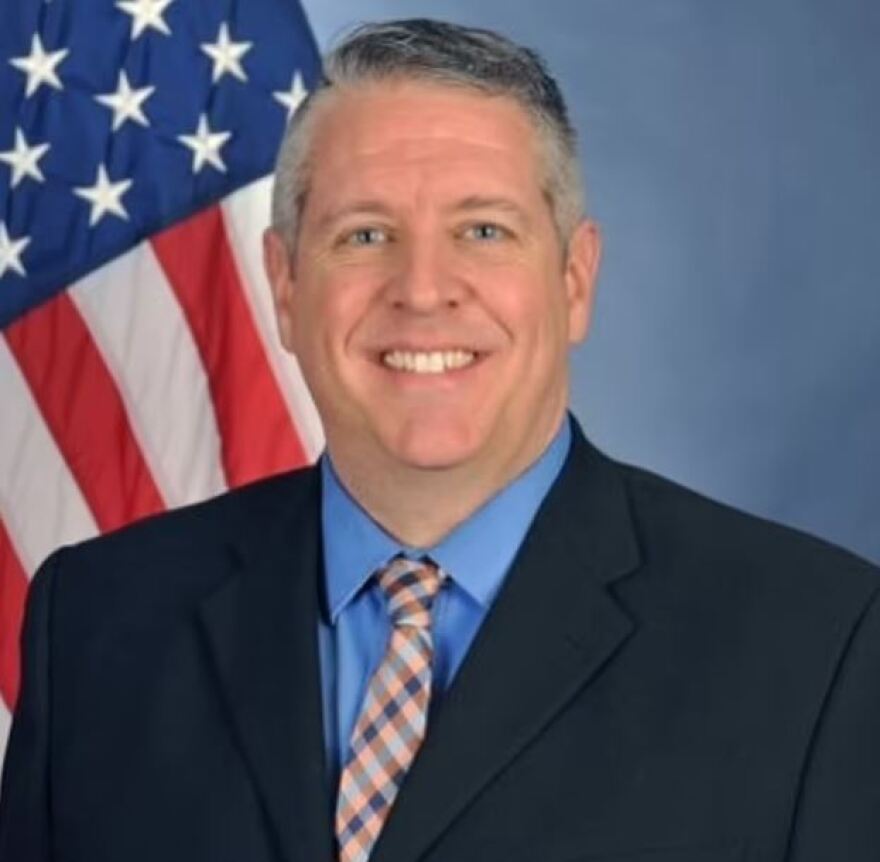 ΗΠΑ: 45χρονη εκπαιδευτικός έγινε τσακωτή γυμνή με 17χρονο στο αυτοκίνητο του συζύγου της που είναι στέλεχος του υπ. Άμυνας