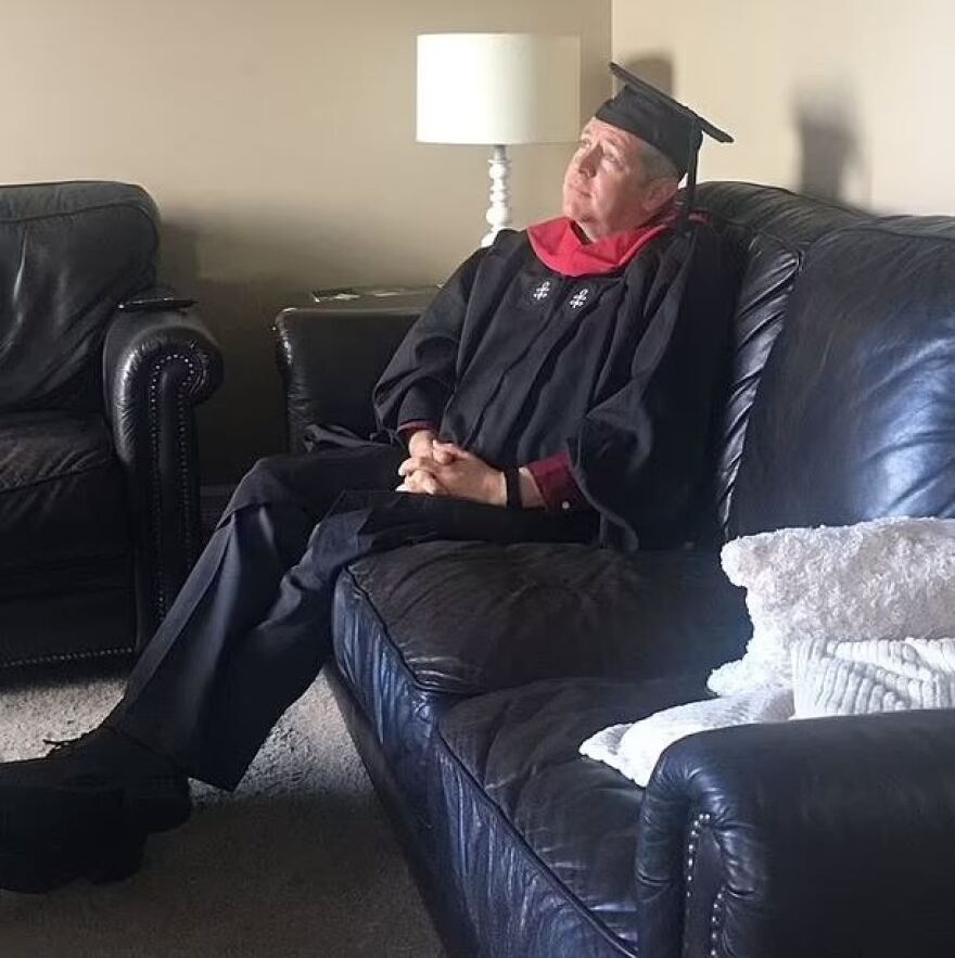 ΗΠΑ: 45χρονη εκπαιδευτικός έγινε τσακωτή γυμνή με 17χρονο στο αυτοκίνητο του συζύγου της που είναι στέλεχος του υπ. Άμυνας