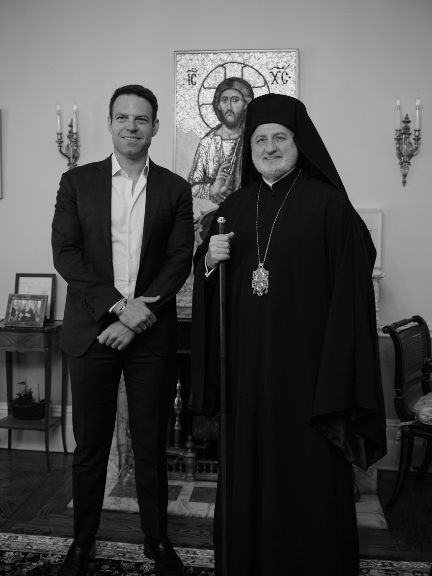 Ο Κασσελάκης… ξαναβαφτίζει τον ΣΥΡΙΖΑ - Από το «θαύμα» στην κολυμπήθρα, στην ιερή συμμαχία του ΝΑΤΟ και τη στήριξη στο Ισραήλ