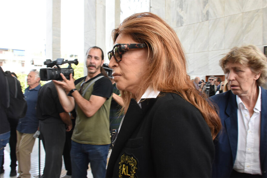 Γιάννης Φέρτης: Συγκίνηση στην κηδεία του - Πλήθος καλλιτεχνών στο τελευταίο «αντίο» στον ηθοποιό