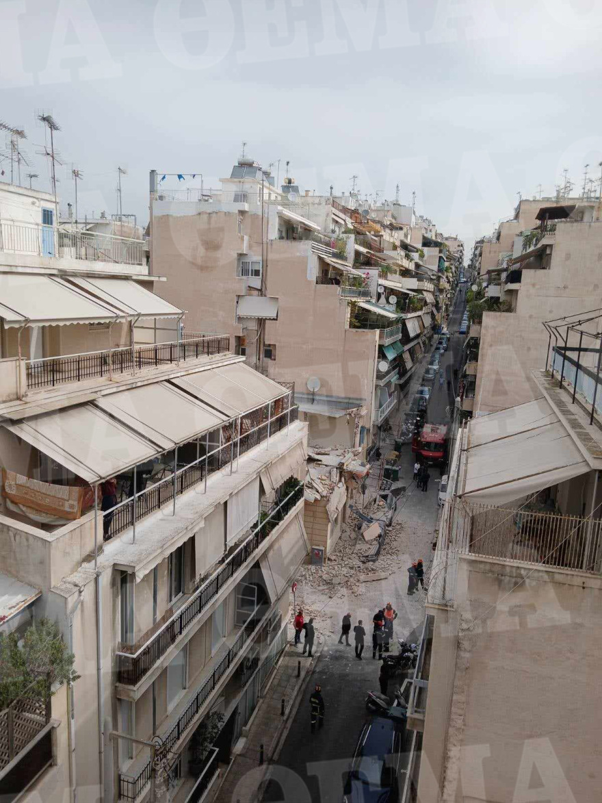 Πειραιάς: Κατέρρευσε τμήμα κτηρίου στο Πασαλιμάνι - Τρεις ελαφρά τραυματίες