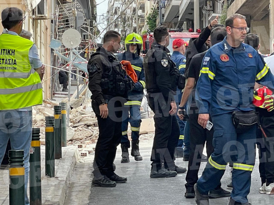 Πειραιάς: Ένας νεκρός αστυνομικός από την κατάρρευση κτηρίου στο Πασαλιμάνι -  7 προσαγωγές