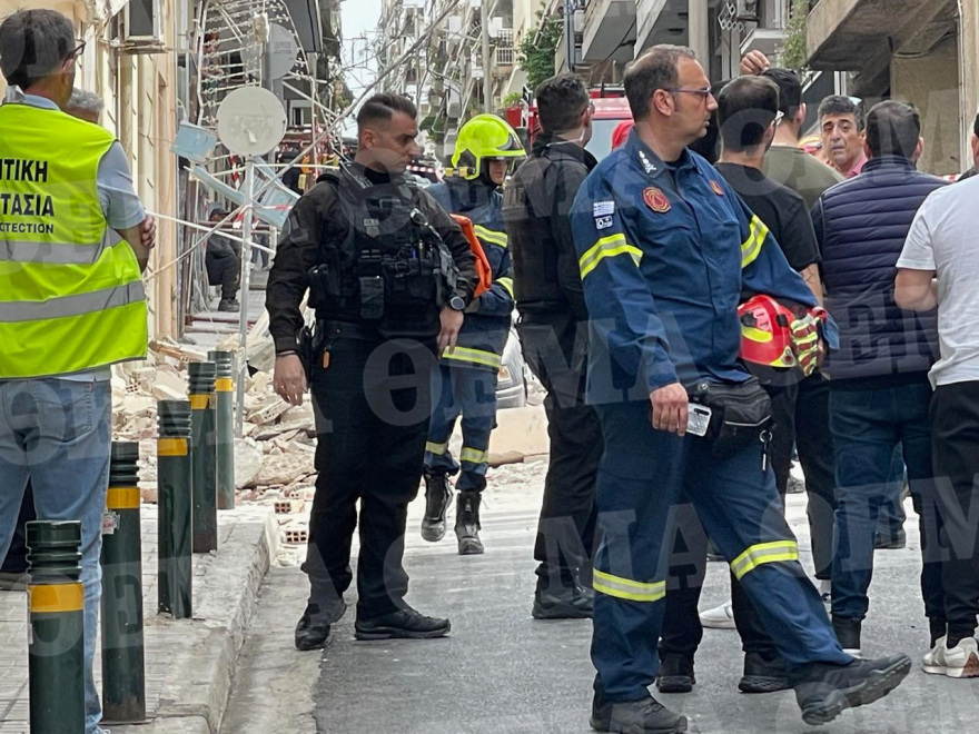 Πειραιάς: Ένας νεκρός αστυνομικός από την κατάρρευση κτηρίου στο Πασαλιμάνι -  7 προσαγωγές