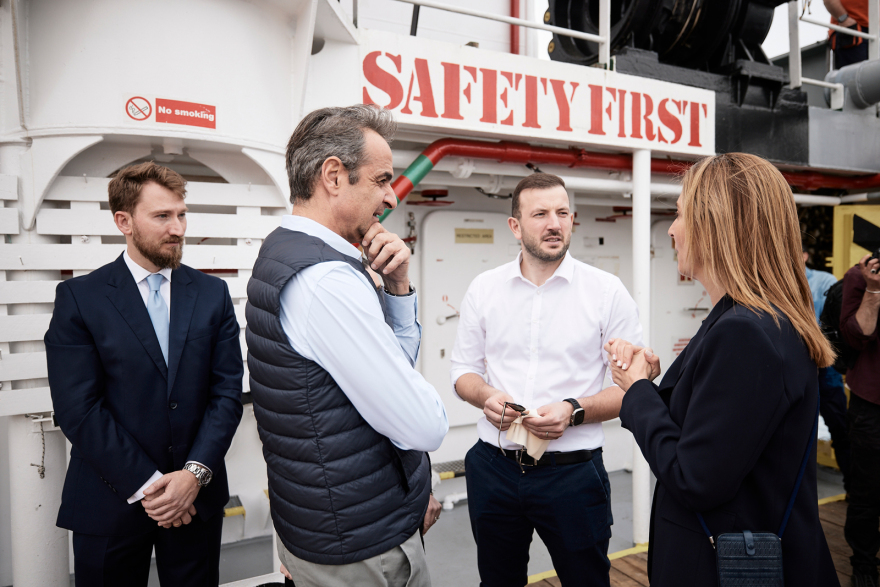Μητσοτάκης: Επισκέφτηκε το πλοίο «Τυφώνας» του Ιδρύματος Αθανάσιος Κ. Λασκαρίδης