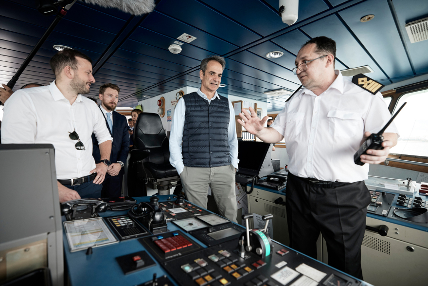 Μητσοτάκης: Επισκέφτηκε το πλοίο «Τυφώνας» του Ιδρύματος Αθανάσιος Κ. Λασκαρίδης