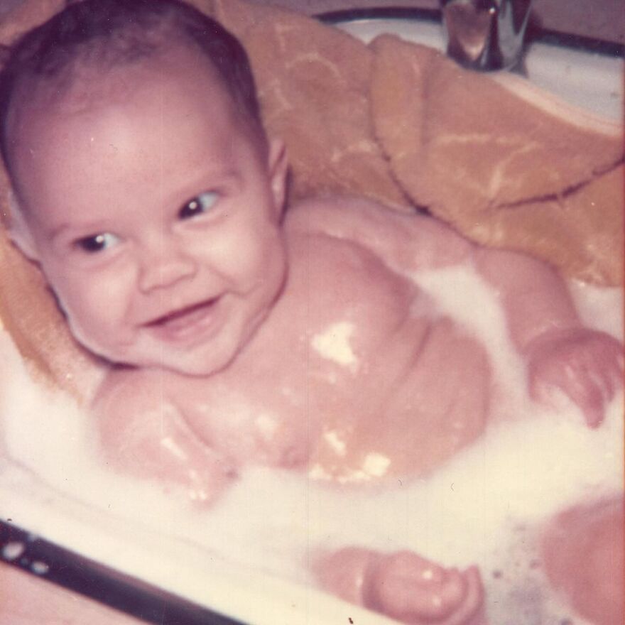 Βικτόρια Μπέκαμ: Έγινε 50 και ανέβασε φωτογραφίες από την παιδική της ηλικία 