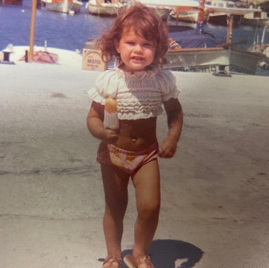 Βικτόρια Μπέκαμ: Έγινε 50 και ανέβασε φωτογραφίες από την παιδική της ηλικία 