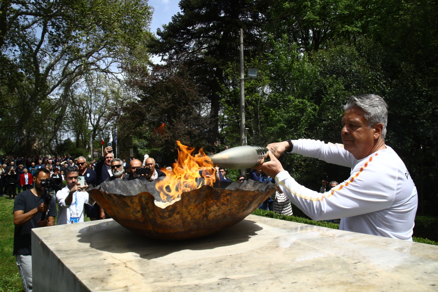 Ο Πειραιάς υποδέχθηκε την Ολυμπιακή Φλόγα - Δείτε φωτογραφίες από τη λαμπαδηδρομία και την τελετή υποδοχής