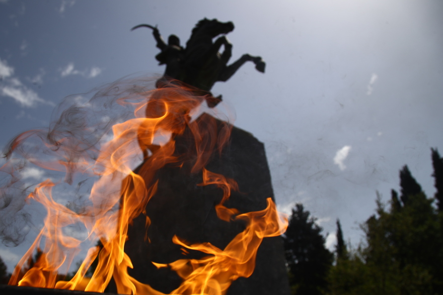 Ο Πειραιάς υποδέχθηκε την Ολυμπιακή Φλόγα - Δείτε φωτογραφίες από τη λαμπαδηδρομία και την τελετή υποδοχής