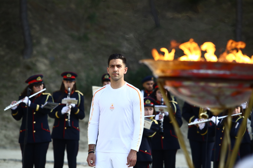 Ο Πειραιάς υποδέχθηκε την Ολυμπιακή Φλόγα - Δείτε φωτογραφίες από τη λαμπαδηδρομία και την τελετή υποδοχής