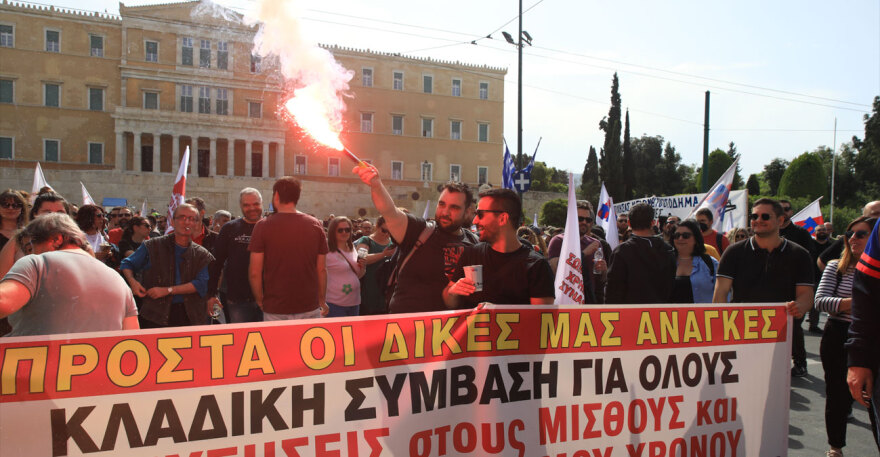 Ολοκληρώθηκαν οι απεργιακές πορείες, χιλιάδες κόσμου διαδήλωσαν στο κέντρο της Αθήνας
