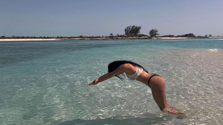 Κιμ Καρντάσιαν: Καζούρα στο Instagram για φωτογραφία που τη δείχνει να βουτάει σε πολύ ρηχό νερό: «Είσαι καλά;»