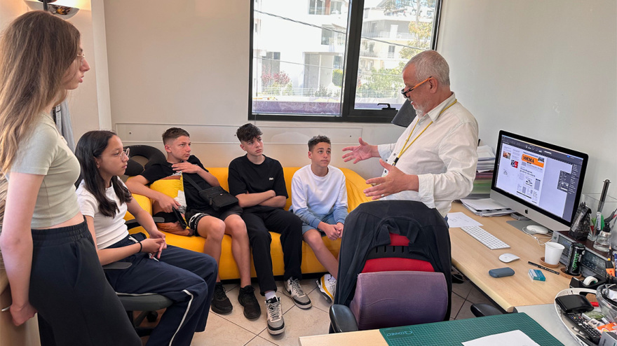 Το Γυμνάσιο Θρακομακεδόνων «τύπωσε» το δικό του Πρώτο Θέμα