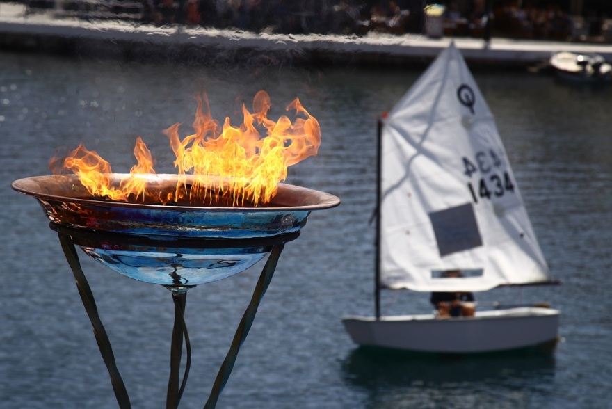 Σε Ρέθυμνο και Χανιά η Ολυμπιακή Φλόγα - Δείτε βίντεο και φωτογραφίες