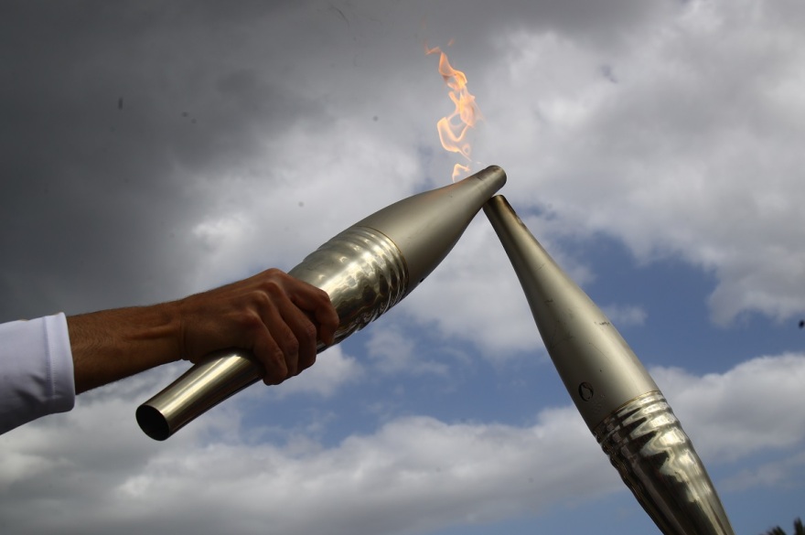 Σε Ρέθυμνο και Χανιά η Ολυμπιακή Φλόγα - Δείτε βίντεο και φωτογραφίες