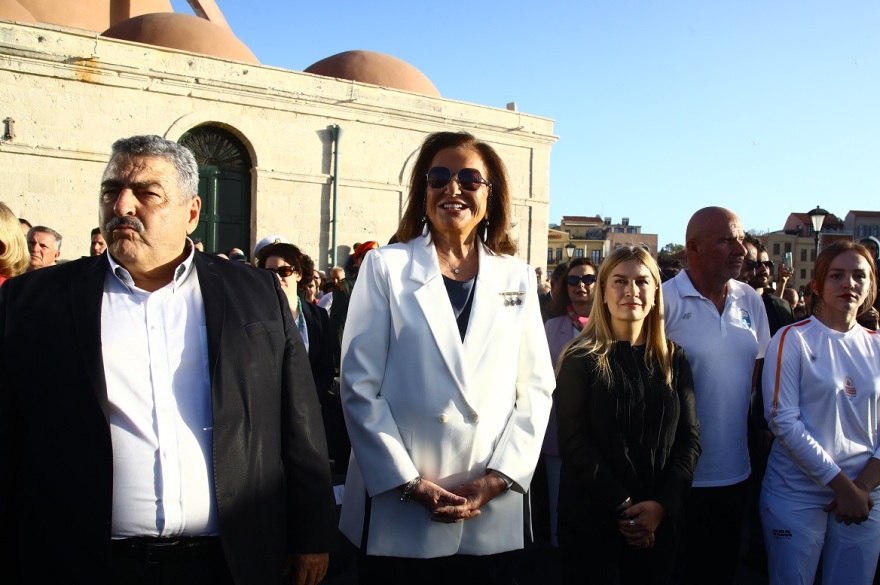 Σε Ρέθυμνο και Χανιά η Ολυμπιακή Φλόγα - Δείτε βίντεο και φωτογραφίες