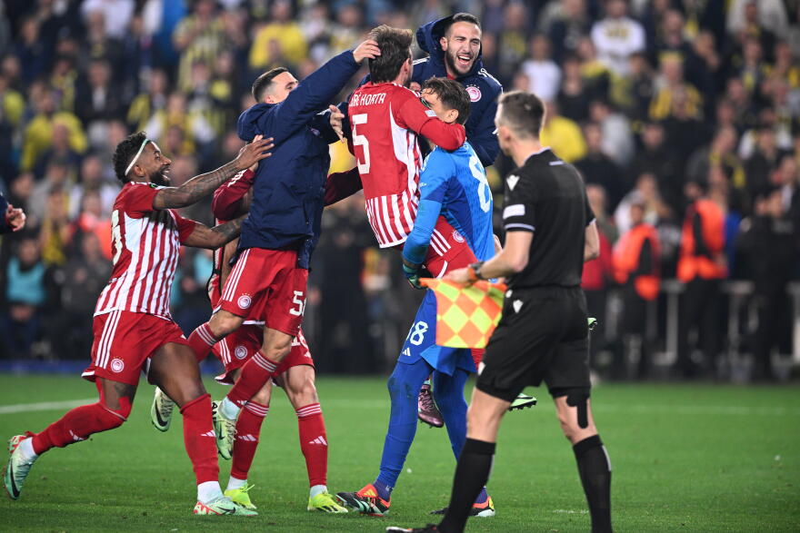 Θρυλική πρόκριση στην Πόλη! Ο Ολυμπιακός κέρδισε τη Φενέρ 3-2 στα πέναλτι με ήρωα τον Τζολάκη και πέρασε στους «4» - Δείτε τα γκολ