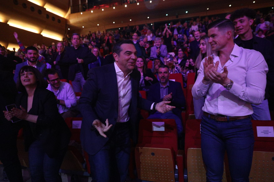 ΣΥΡΙΖΑ: «Αλέξη έλα πάνω» είπε ο Κασσελάκης και ανέβασε τον Τσίπρα στη σκηνή - Παρουσιάστηκε το ευρωψηφοδέλτιο