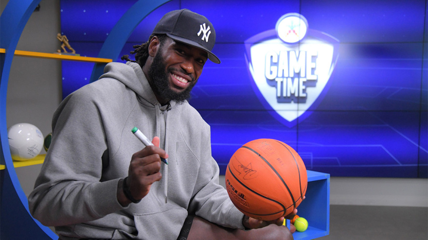 Ο Ματίας Λεσόρ σε ρόλο οργανωτή κερκίδας στο ΟΠΑΠ Game Time