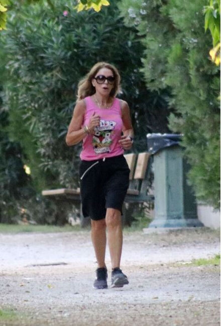 Έλλη Στάη: Είμαι 70 χρονών, υπήρξα σκληρή επίτηδες, δεν κάνω διατροφή αλλά γυμνάζομαι