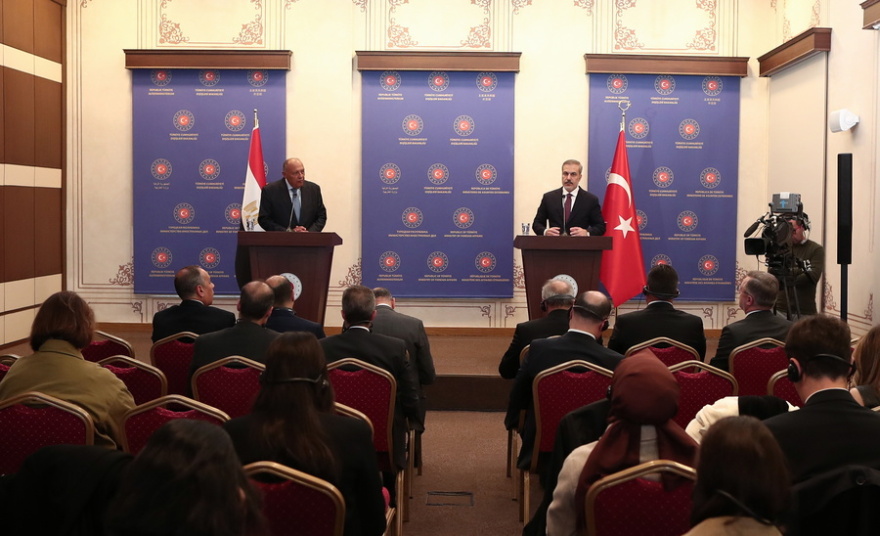 Συνάντηση Φιντάν με τον υπουργό Εξωτερικών της Αιγύπτου Σούκρι: Κανένα νέο για την επίσκεψη αλ Σίσι στην Άγκυρα