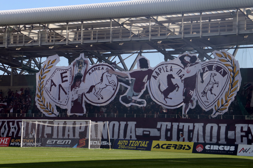 Το φανταστικό κορεό των οπαδών της Λάρισας με Βαλαώρα, Μητσιμπόνα και Αντσουέ - Βίντεο, φωτογραφίες 