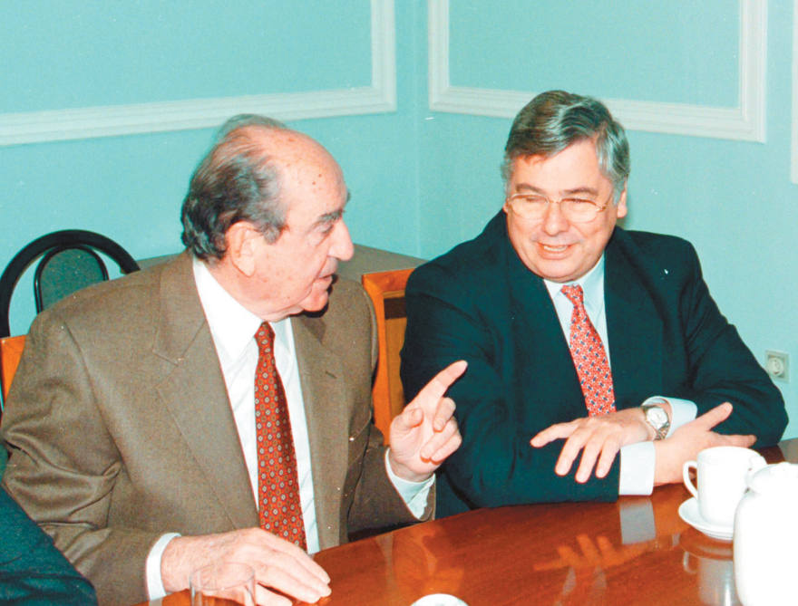 Βίλα με πισίνα για rich and famous η ιστορική έδρα της Νέας Δημοκρατίας στη Ρηγίλλης