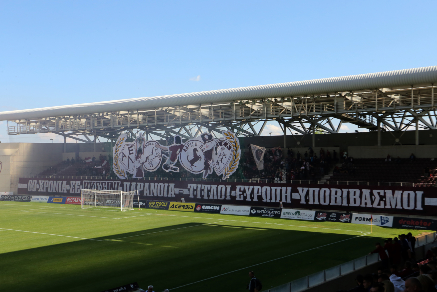 Το φανταστικό κορεό των οπαδών της Λάρισας με Βαλαώρα, Μητσιμπόνα και Αντσουέ - Βίντεο, φωτογραφίες 